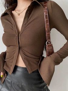 Kobiety damskie bluzki bluzki Bluzki Łapa z pojedynczym rozkloszowanym kołnierzem solidną koszulą Pięcikolorową kobietę damską Slim Long-Slve Casual Strtwear Top Y240426