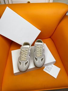 2024SS 새로운 캐주얼 신발 작은 흰색 신발 스니커 스니커 드 훈련 캐주얼 신발 패션 럭셔리 남성과 여성 같은 모델