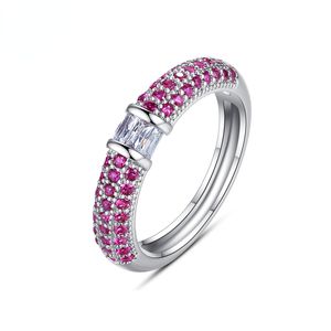 Designer utsökt och trendig AAA Zircon Micro Inlay Ring for Women Copper Plated Platinum Enkelt och färgglad bröllops- och älskare gåva smycken