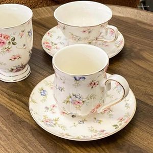 Tazze retrò tazza di caffè floreale britannico e set di piatti europeo tè tazza di tè oro bordo nicchia di lusso di lusso