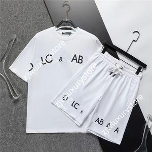 2024 Designer Högkvalitativ italiensk mäns casual tröja Shorts Set Crewneck T-shirt Sport Shorts Letter Printed Pure Cotton Luxury Men's Set Summer Two-Piece