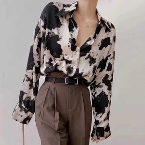 Camicette da donna magliette stampare mucca abbottonate camicie da donna blusa lunga camicetta coreana vestiti sciolti camicia chiffon calibri primaverili primaverili 13486 y240426