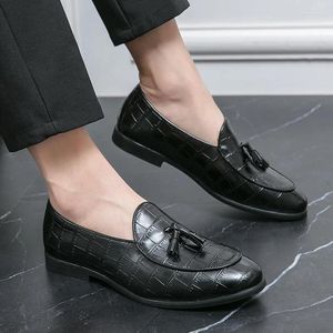 Casual Shoes Men's Tassel Loafers Business Leather Mens Buckle Square Toe Dress Offics Flats Män Fashion Wedding Party Moccasins