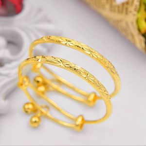 Schöne Babyangriffe gelbe weiß vergoldete Sterne Glocken Armreifen Armband für Babys Kinder Kinder Schönes Geburtstagsgeschenk