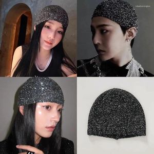 Berets Herbst Winter Shiny Pailletten schwarze Beanie -Hüte für Frauen Männer im Freien warme koreanische Art kaltes Hut weiche Schädelkaps Strickkappen