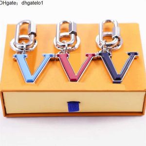 Mens Mens Key Chain Designer Женщина v подвеска для ключей золотой серебро серебряный серебро к ключевой буквы Сумка для украшения бренд ключ подвеска Llavero Classics CYD24012807-6