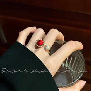 Smycken mäster designer högkvalitativa ringar lyxiga vanly röd ring kvinnlig stil med vanligt cleefly