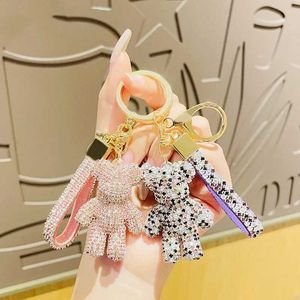 مفاتيح حبل الحبل الجديد Strass strass Rhinestone Diamond Bear Bear keychain keychain bear bear animal car chain bag bendant llaveros para mujer q240429