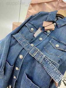 Grundläggande avslappnade klänningar Designer Shenzhen Nanyou High End Miu Home Autumn and Winter Blue Washed Personlig denimklänning med Diamond Belt OKR4