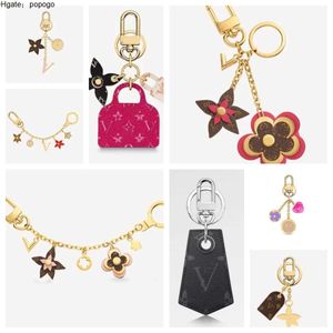 Igner Keychain Women v Letters Designers Keychain 20styles Wallet Rabbit Top Llavero Car Key Chain Men Backle Jewelry Keyring Keychains Lanyards