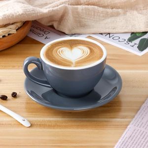 Tassen Latte 220 ml Kaffeetasse Europäische kleine Luxus -Cappuccino -Keramikaucer und Löffel Set