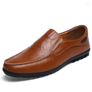 Sapatos casuais couro genuíno para homens moda de moda em mocassins respiráveis de condução preta de tamanho grande mocassins