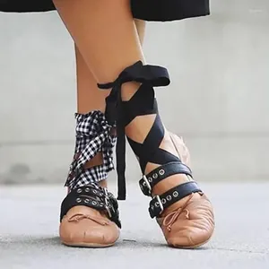 Sıradan Ayakkabı 2024 Tasarımcı Ayakkabı Strap Ballet Flats Tepliler İpek Balerin Kadın Çapraz Strappy Satin Bowknot Mary Janes