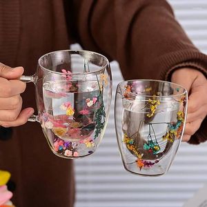 Café vasos de café 1pcs 350 ml Flores secas Copo de vidro de parede dupla com alça de chá de chá resistente ao calor Presente criativo de caneca de leite de leite