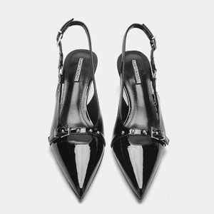 Sandali di tacco alto estate con fibbia punk in stile punk stiletto punta di punta sexy fashion womens women women designer 240410