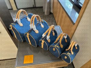 Designväskor herrar duffel väskor denim jacquad brev 25 30 Keepall handväskor klassiska märke axelpåsar par lagring totes kvinnor crossbody väskor totes purses