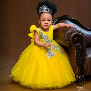 2024 Yellow Flower Girl Kleider Juwel Blumengirl Kleid Girls Geburtstagsfeier Kleid Strauchsteine ​​abgestuft