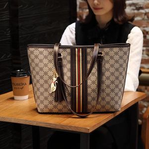 Bolsa de ombro Mulheres Bolsa de Viagem Bola de Moda de Tassel de grande capacidade Big sexo feminino comprando bolsas de couro PU de alta qualidade