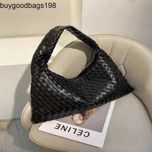 Bottegvenets Hop Bag Bage Hobo Dimbagembemade Woven Steck для женщин 2024 Новое высокое местоположение одно плечо.