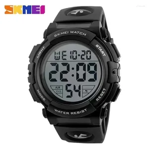 Zegarek 8 szt./Zestaw Skmei 1258 Mężczyźni Multifunkcyjne zegarki Wojsko 5Bar Waterproof Digital Watch Masculino Fashion Outdoor Sport