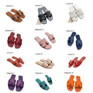 Heremes Sandals 2024 Ny stil Bestkvalitet Designer Sandal Lady Outwear Leisure Vacation Beach Slides Flat Bottom Slippers Fashion Guine H Sandaler Storlek 35-42 452