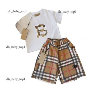 キッドクロッドシャツショートキッドトラックスーツデザイナーベビーキッズTシャツショーツセット幼児少年女の子服セット服夏ホワイトラグジュアリートラックスーツ1439