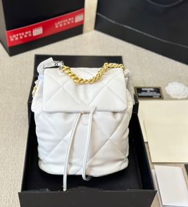 AAAAA Luxury Flap Kvinnor stor kapacitet ryggsäck läder quiltad guld hårdvara designer väska allt utomhus resväska justerbar kedja lyxhandväska pochette