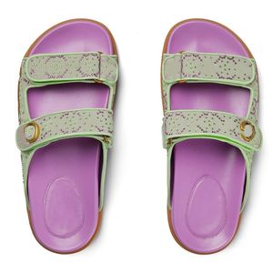 Sandálias de grife femininas lisadas planas praia chinelos de praia masculam sapatos casuais moda de cristal roxo casais casais de luxo sandal metal tiras de conforto peep dedo toe