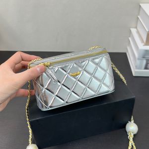 Makeup Bag Pearl Chain Designer Women Axel Bag Läder Diamond Gold Hardware Metal CC Buckle Luxury Handbag Matelasse Chain Crossbody Bag Wallet Card Bags 17cm