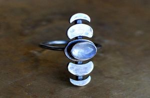 Retro Moon Phase Ring Cycle Ladies Imitate Moonstone Crystal Silver Color Creative Jewelry Cluster Rings8111250