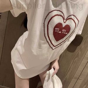 女性用Tシャツデザイナー24SS春/夏新しいレッドラブホットダイヤモンドレターシンプルで多用途の短袖、ユニークなデザイン、カジュアルTシャツ7GAJ