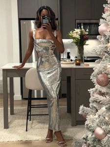 Kadın Gümüş Pullu Vücut Uzun Elbise Moda Kare Boyun Sırtsız Kolsuz Elbise 2024 Kadın Moda Partisi Gece Elbisesi 240428
