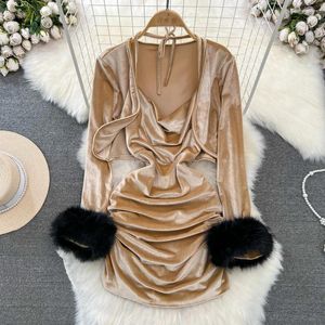 Abiti da lavoro Autunno inverno elegante peluche pelumo cappotto top a due pezzi set con abito cinghia corto in velluto dorato