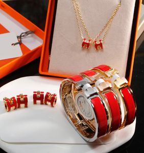 2024 Designer H Bracelet Designer المجوهرات المينا المينا التيتانيوم سوار الصلب نساء قلادة مينا مينا أقراط مصمم الأزياء مجوهرات مجوهرات ثلاث قطع