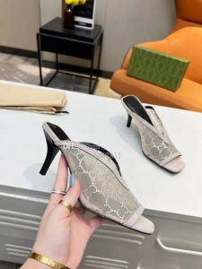 New Cat Heel Mesh Slippers Women's Fashion Outwear Beach Flats مريحة ذات رتمت ونعال 35-43