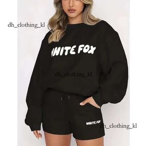 White Foxx eşofman kadın tasarımcısı tişört markası harajuku moda sporları ve eğlence tişörtleri beyaz foxx hoodie sweatshirt en iyi sweatshirt şortları tişört setleri 679