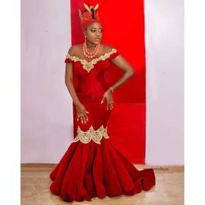 Afrika Seksi Kırmızı Denizkızı Elbiseler Siyah Gilrs Off Omuz Altın Aplike Süpürme Trian Resmi Elbise Akşam Balo Gowns Wear 0430