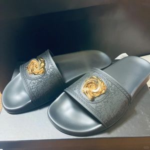 scarpa di lusso sandali in gomma estiva sandali palazzo pannelli scivolano uomini in metallo logo mulo moca
