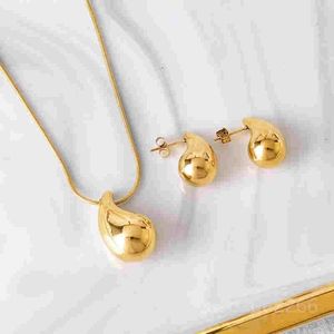 Orecchino designer per donna a forma di acqua Orenatura e collana set 2 pezzi Orecchini a bottone oro in argento in lega di zinco Stile semplice per un regalo per feste amici