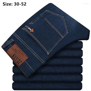 Jeans masculinos de cintura alta homens 150 kg de outono espesso esticada mais tamanho 46 48 50 52 calças jeans soltas débiles retais de tamanho grande as calças de tamanho grande