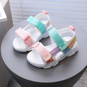 Mode farbenfrohe Sandalen für Kinder Jungen Mädchen Nonslip Wod Soled Baby Beach Watersports Sommer atmungsaktiv 240420