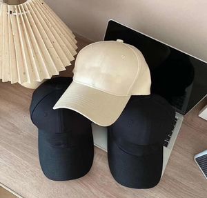 Högkvalitativ varumärke Baseball Cap Designer Luxury Brimless Cap Ski Warm Hat hela kvalitetssäkring Paris 2 Färger kan välja 106048560