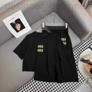 مصمم ثياب من قطعتين ماركة M Family 2024 Summer New Embroidery Handmade Letter Short Sleve Solid Solid Half Skirt for Women 00HH