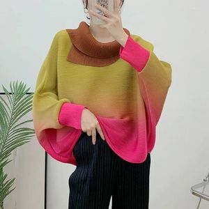 Women's T Shirts COZOK Pleated Gradiented Color Women Print Tops 2024 Autumn Fashion Batwing Sleeves Casual T-shirt Female Trendy WT209