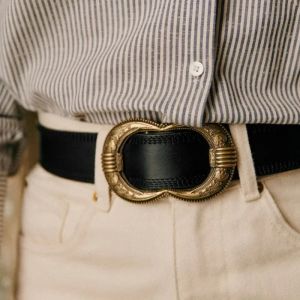 2024 Designer Belt Fashion Vintage Style präglad flerfärgad metall Suede Cowhide Women Belts 6 färger