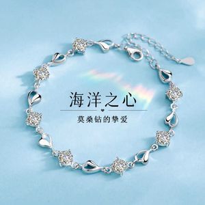 Bracciale designer Nuove esplosioni Ladies Sterling Sterling Mosang Diamond a forma di cuore per donna versione coreana Simple Stone Forest Style Gift