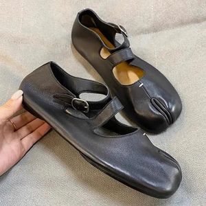 Scarpe casual 2024 Frump Summer Cosplay Flats Tabi Donne Spalato Donne Single Pigna Piacca Pigna Calza