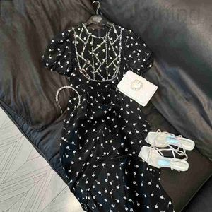 Grundläggande casual klänningar designer Shenzhen Nanyou High End Miu Home Spring/Summer Fragmentered Flower Bead Decoration Bubble Kort ärm Split Silk Dress 6Gyy