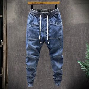 Elastiska midjor jeans Mensar Elastiska dragstring i midjan denim lastbyxor med fickor fast färg harembyxor för vårens hösten 240424