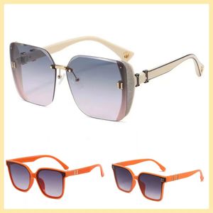 Nuovi occhiali da sole di Top Designer Un paio di occhiali da sole progettati specificamente per le donne sono ideali per l'abbigliamento quotidiano alle sfilate di moda e per le feste in viaggio in spiaggia
